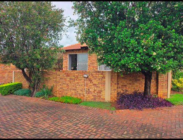 2 BEDROOM TOWNHOUSE FOR SALE IN WILLOWBROOK